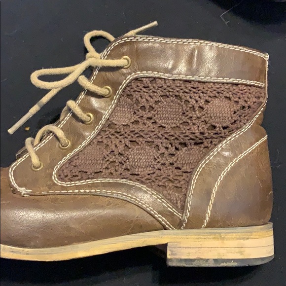 Lace booties - Picture 3 of 3